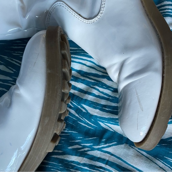 Cougar White Heeled Boots with Buckle - Picture 3 of 9